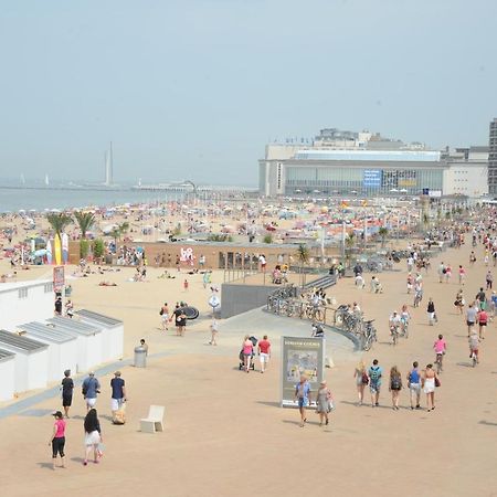 Studio Direct Aan Het Hoofdstrand Van Oostende - Naast Casino Apartment Luaran gambar