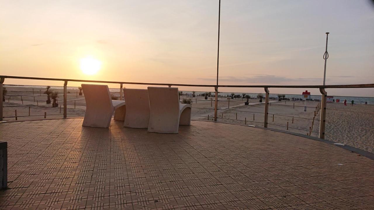 Studio Direct Aan Het Hoofdstrand Van Oostende - Naast Casino Apartment Luaran gambar