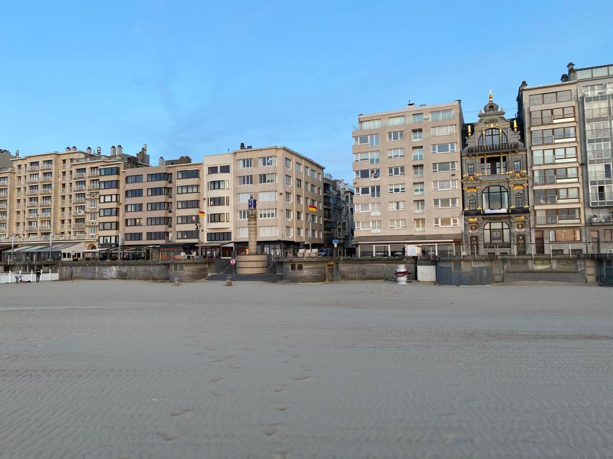 Studio Direct Aan Het Hoofdstrand Van Oostende - Naast Casino Apartment Luaran gambar