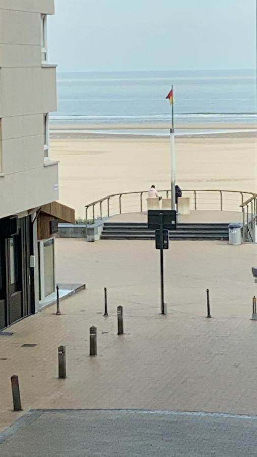 Studio Direct Aan Het Hoofdstrand Van Oostende - Naast Casino Apartment Luaran gambar